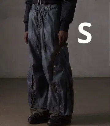 [ GRANCY ] 버튼 레이어드 디자인 나일론 팬츠