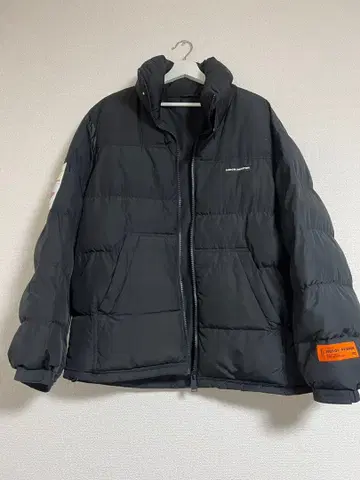 HERON PRESTON 블랙 다운 자켓