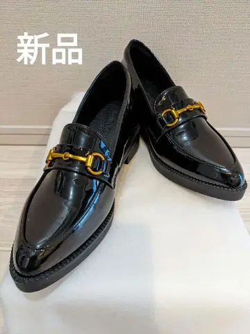 미사용 새상품 에나멜 로퍼 골드 금장 장식 포함 23.5