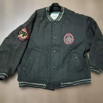 Peyton Place 자수 바시티 자켓 백 디자인 블랙