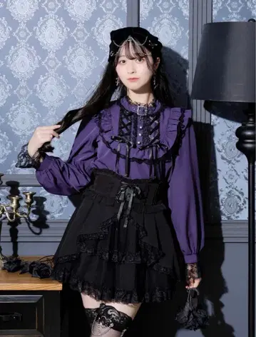 NOEMIE 노에미 고딕 초커 버클 레이스업 블라우스