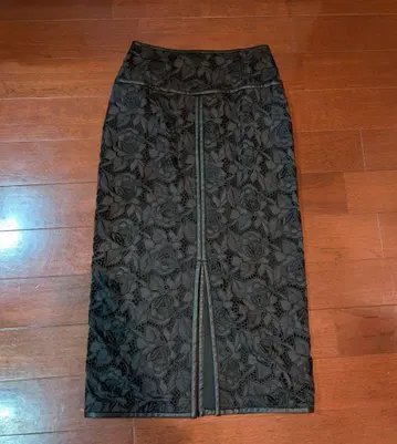 릴리 브라운 세미 롱 스커트 Lily Brown