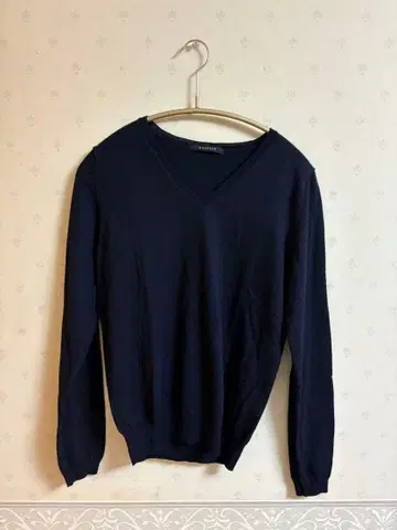 맥피 울100% 네이비 V넥 스웨터 M