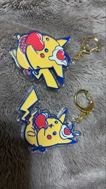 피카츄 다이너 아크릴 키링 2개 박스 있음