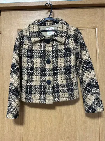 두꺼운 원단 체크 무늬 수트 벨메종