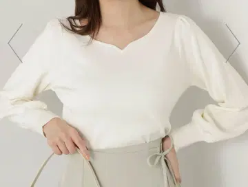 PROPORTION 하트넥 니트