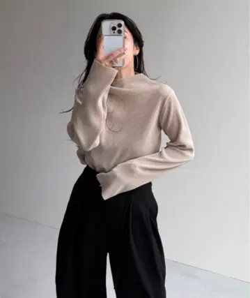 wee9s 슈퍼 스트레치 플리츠 상의 아이보리 프티 하이넥