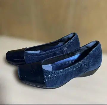 fitfit 네이비 스웨이드와 에나멜 콤비 저힐 펌프스 미사용 새상품!!