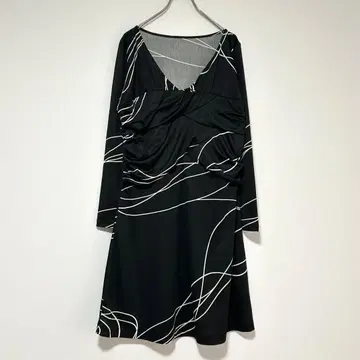 n0873 [프로바돌] V넥 원피스 블랙 화이트 곡선 패턴 A라인 플레어