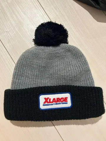 XLARGE 폼폼 포함 니트 모자 그레이/블랙