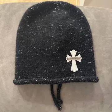 블랙 크로스 자수 니트 모자