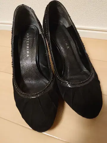 ANTEPRIMA 블랙 스웨이드 펌프스