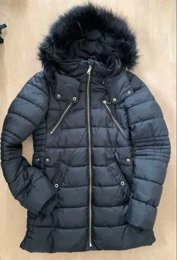 [ 새상품급 ] ZARA 후드 부착 다운 코트 XS 블랙