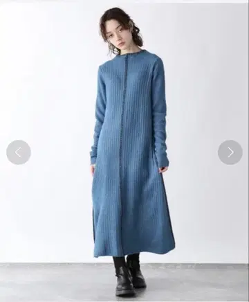 라인 자수 플레어 원피스