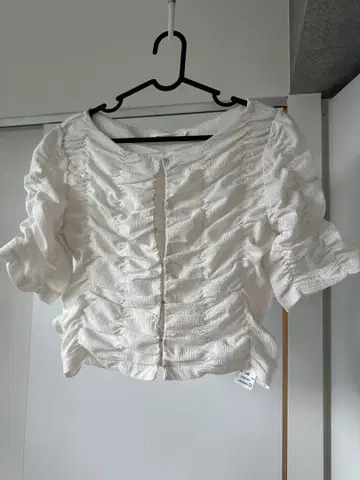 [ moussy ] 프릴 디자인 화이트 반팔 상의