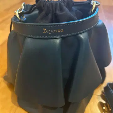 Repetto 프릴 디자인 숄더백 블랙