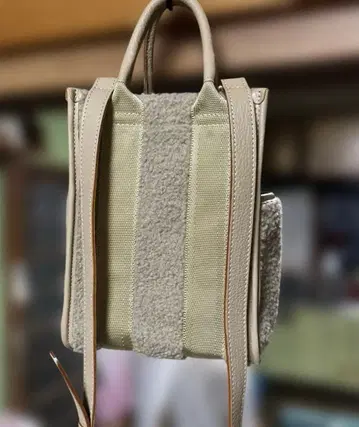 베이지 백 합성 피혁과 보아