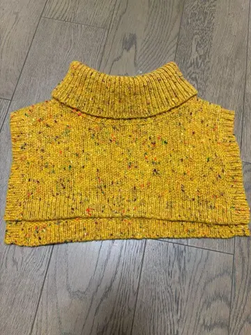 차일드우먼 넥워머 베스트 옐로우 컬러