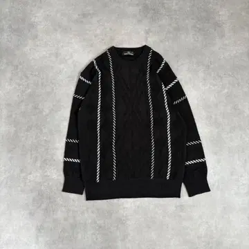 스티치 배색 크루넥 디자인 니트 루즈핏 스웨터 블랙