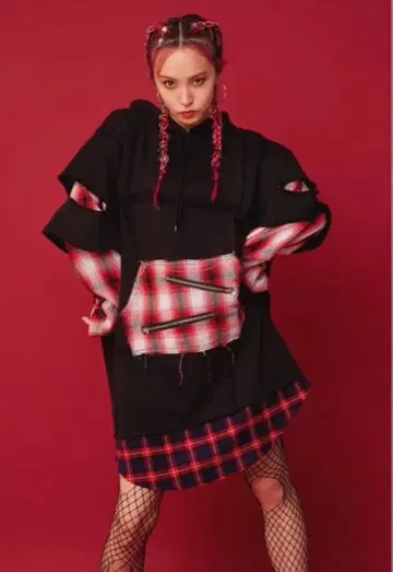 LiSA x Candy stripper 콜라보레이션 후드티