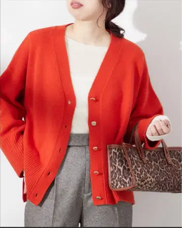 [저널 스탠다드 레사쥬] 골드 버튼 V넥 가디건