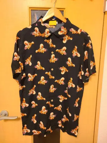 티거 패턴 반팔 셔츠 블랙