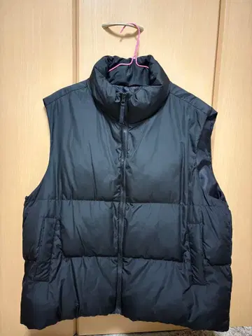 블랙 다운 베스트 슬리브리스