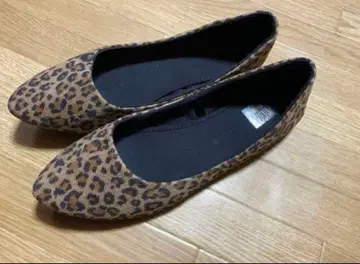 H&M 레오파드 무늬 펌프스 플랫슈즈