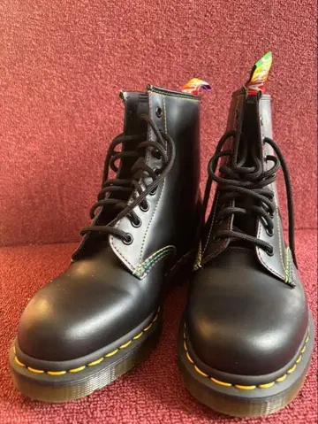 닥터 마틴 블랙 부츠 컬러풀 스티치
