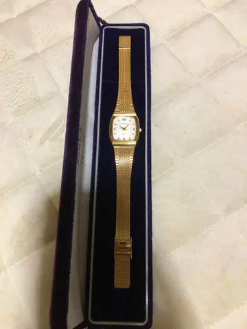 골드 메쉬 팔찌 쿼츠 손목시계