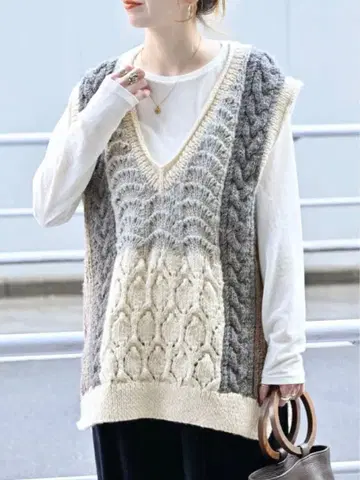 B.C STOCK 핸드 니트 베스트