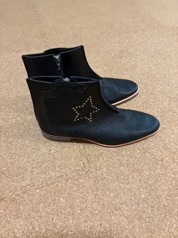 블랙 가죽 별 모양 스터드 부츠