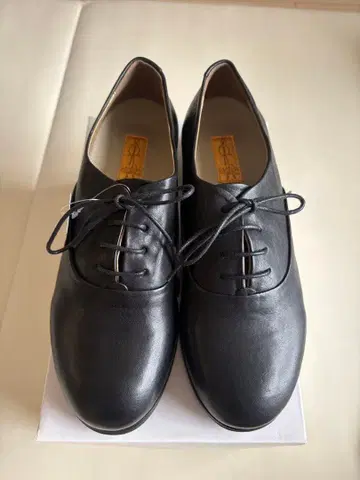 블랙 가죽 레이스업 신발