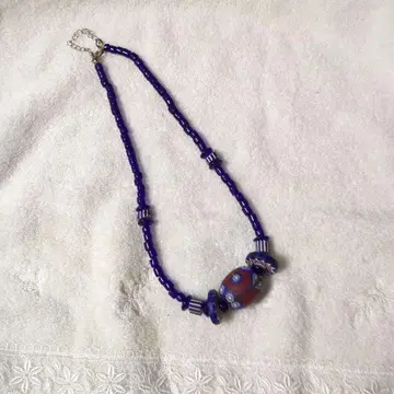 비즈 목걸이 파랑과 빨간색
