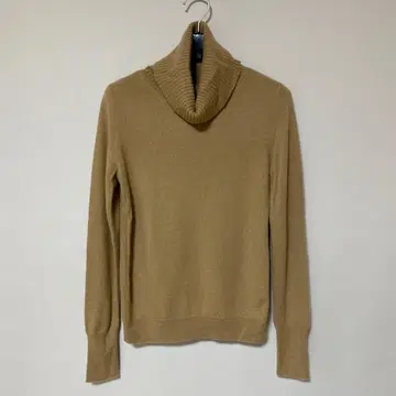 유니클로 캐시미어 100% S 터틀넥 스웨터 베이지 계열 DMW