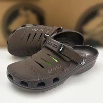 crocs 브라운 사보 클로그 샌들