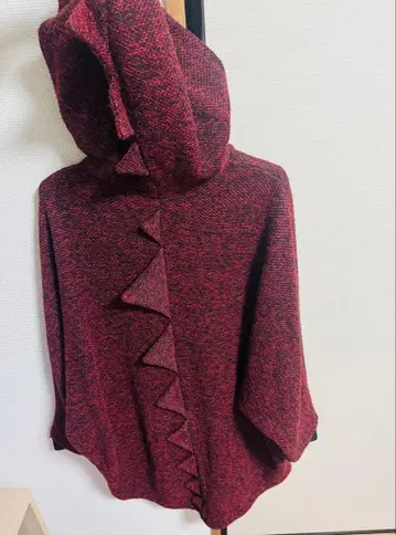 빨간색 계열 트위드 괴수 후드 부착 판초