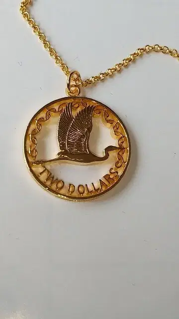 뉴질랜드 행운 화이트 시라사기 컷 아웃 코인 목걸이 금 도금 마감 새상품