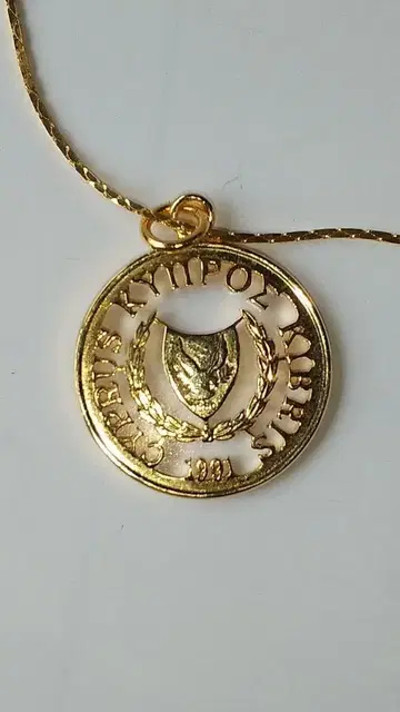키프로스 범선과 비둘기 문장 컷 아웃 코인 목걸이 금 도금 마감 새상품