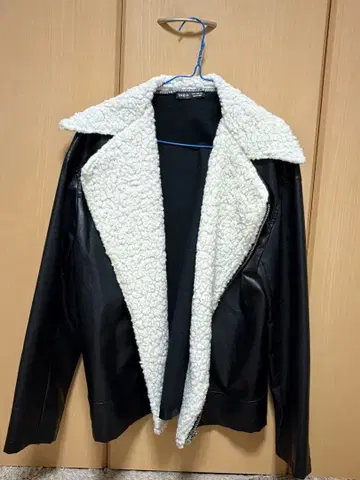 쉘파 카라 부착 블랙 가죽 자켓