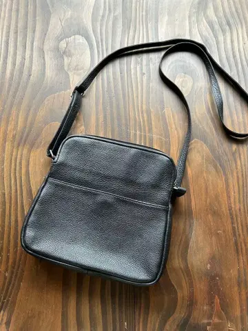 프레셔스의 블랙 가죽 숄더백