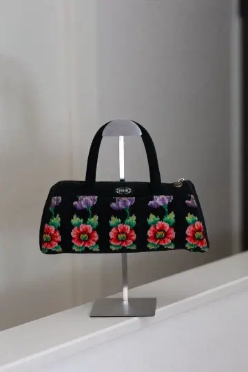 페일러 FEILER 원통형 핸드백 꽃무늬 블랙 계열 슈니르 직조