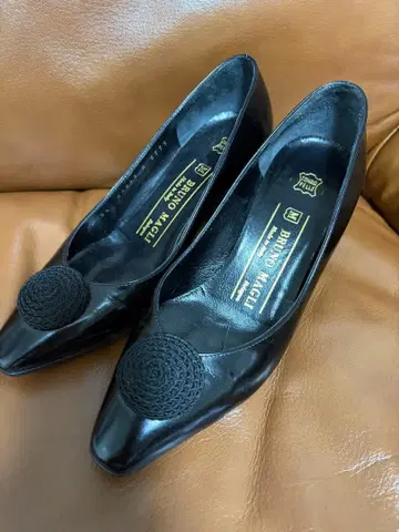 BRUNO MAGLI 블랙 가죽 스틸레토 펌프스