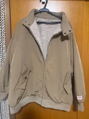 JaVa 베이지 리버서블 보아 자켓