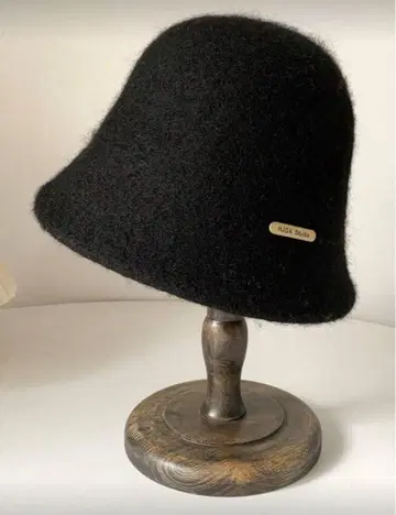 블랙 펠트 버킷햇