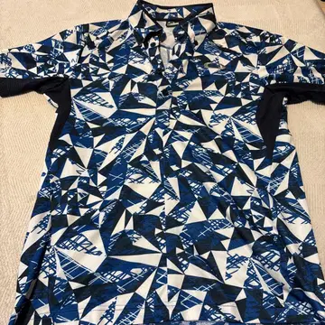 Oakley 기하학 패턴 반팔 셔츠