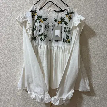 새상품 택 포함 ZARA 자라 자수 프릴 긴팔 셔츠 쉘 버튼