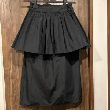 블랙 플레어 디자인 타이트 스커트