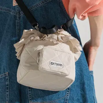 [ 새상품급 ] outdoor 아웃도어 프릴 숄더백 프릭스스토어