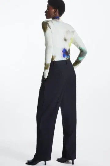 COS 레귤러 핏 테일러드 울 팬츠 다크 네이비 38